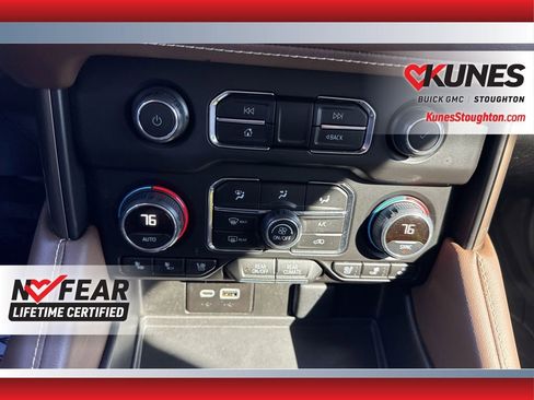 Used 2024 Chevrolet Suburban High Country image 33
