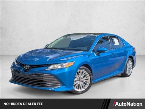 Used 2019 Toyota Camry XLE FWD image 1
