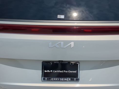 Certified 2025 Kia Carnival SX Prestige FWD image 13