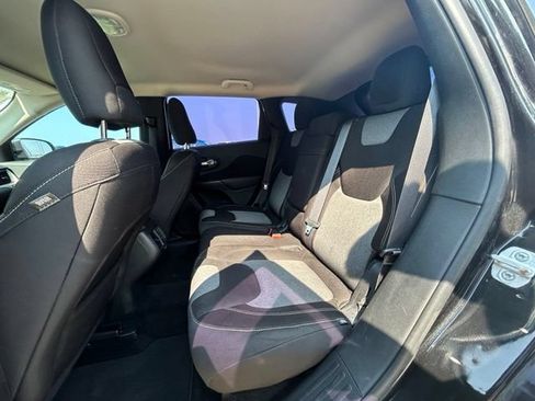 Used 2014 Jeep Cherokee Sport FWD image 25