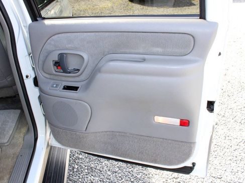 Used 1999 GMC Suburban 4WD w/ Marketing Opt Pkg 3 image 31