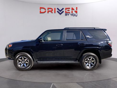 Used 2024 Toyota 4Runner TRD Off-Road Premium image 3
