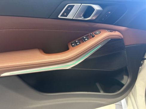 Used 2024 BMW X5 xDrive40i w/ M Sport Package image 3