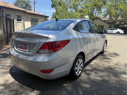 Used 2012 Hyundai Accent GLS FWD image 7