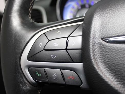 Used 2016 Chrysler 300 C image 17