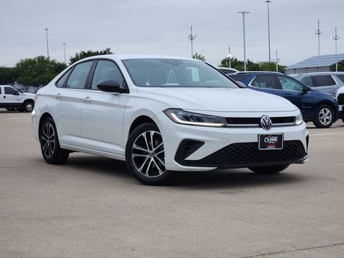 Used 2025 Volkswagen Jetta Sport FWD image 2