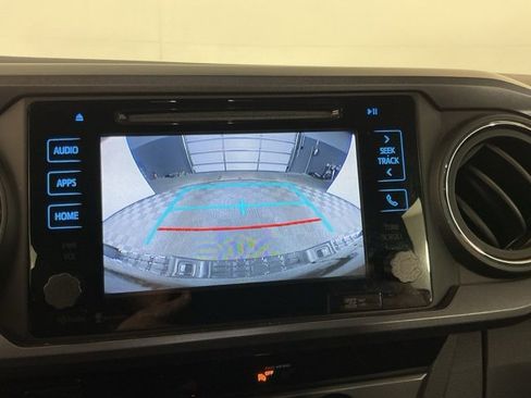 Used 2018 Toyota Tacoma TRD Off-Road image 18