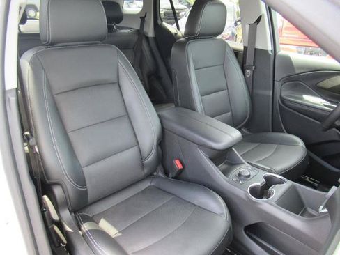 Certified 2024 GMC Terrain SLT FWD image 11