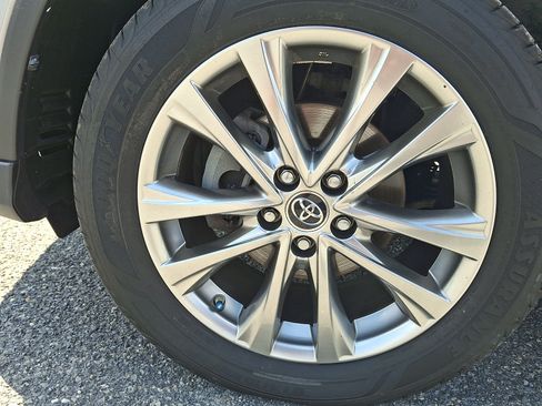 Used 2018 Toyota RAV4 Limited AWD/4WD image 9
