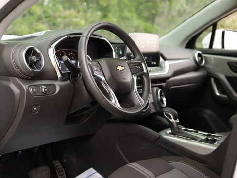 Used 2025 Chevrolet Blazer LT FWD image 9