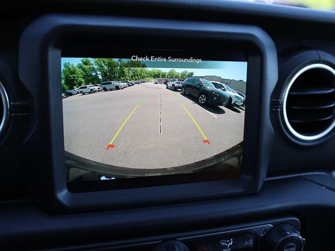 Used 2023 Jeep Wrangler Unlimited Sahara AWD/4WD image 29