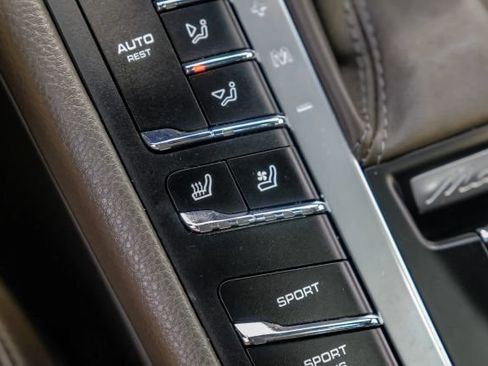 Used 2018 Porsche Macan Sport Edition AWD/4WD image 36