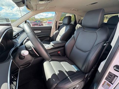 Used 2025 Genesis GV70 2.5T image 27