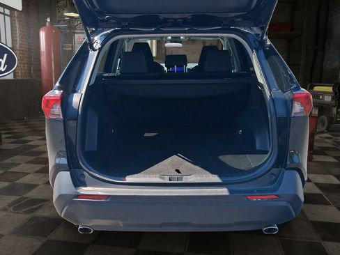 Used 2025 Toyota RAV4 XLE AWD/4WD image 10
