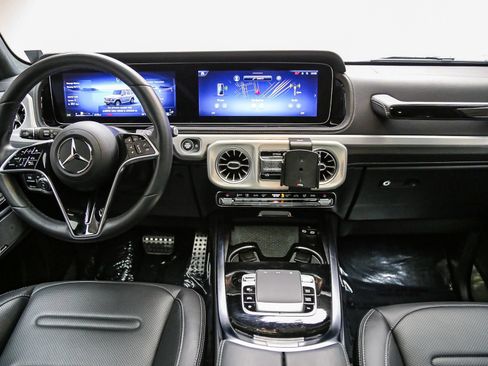 Used 2025 Mercedes-Benz G 550 image 12