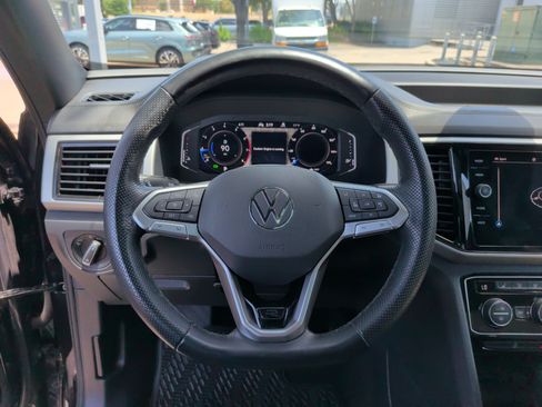Used 2022 Volkswagen Atlas Cross Sport SEL R-Line AWD/4WD image 17