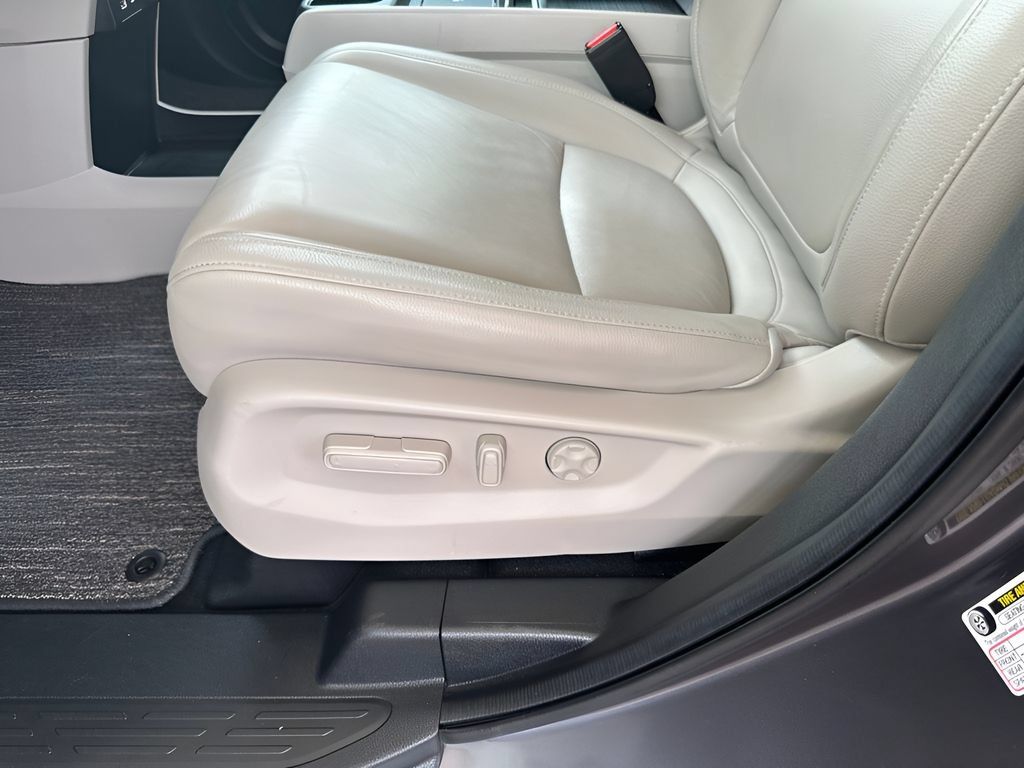 Used 2025 Honda Odyssey EX-L image 11