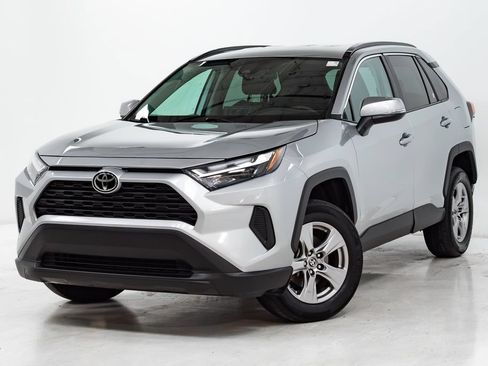 Used 2025 Toyota RAV4 XLE AWD/4WD image 1