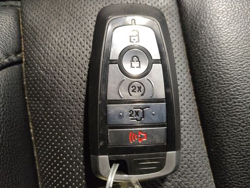 Used 2022 Ford Edge Titanium w/ Equipment Group 301A AWD/4WD image 32