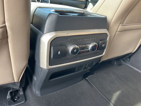 Used 2024 Ford Expedition Limited image 16