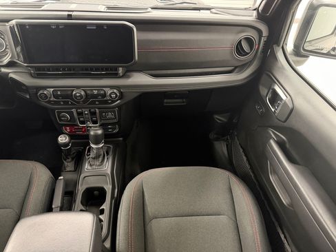 Used 2025 Jeep Gladiator Rubicon w/ Technology Group AWD/4WD image 42