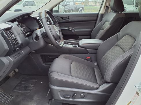 Used 2025 Nissan Pathfinder SV AWD/4WD image 16