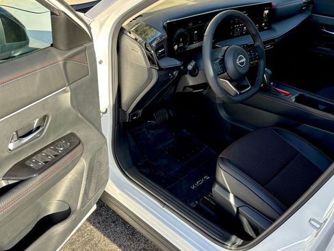 New 2026 Nissan Kicks SR FWD image 11