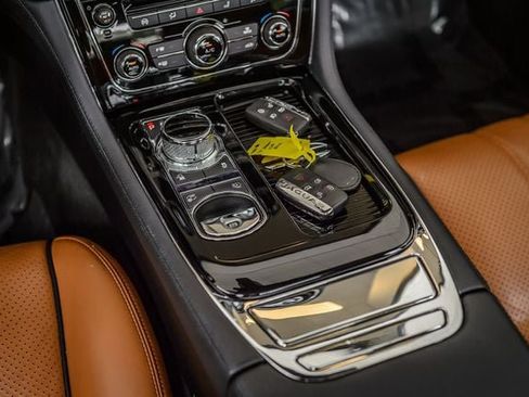 Used 2016 Jaguar XJ R-Sport AWD/4WD image 31