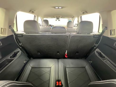Used 2025 Volkswagen Atlas SE AWD/4WD image 34