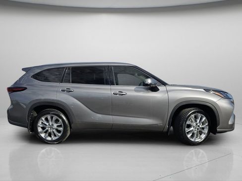 Used 2025 Toyota Highlander Limited AWD/4WD image 25
