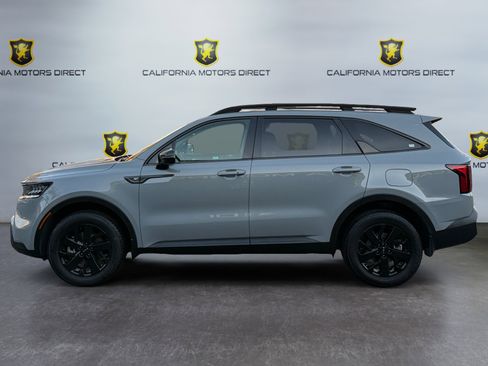 Used 2023 Kia Sorento S w/ Panoramic Sunroof Package image 2
