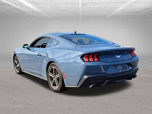 Used 2025 Ford Mustang Coupe RWD image 4