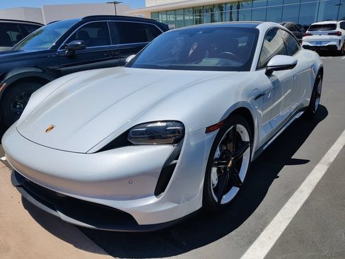 Used 2022 Porsche Taycan RWD image 3