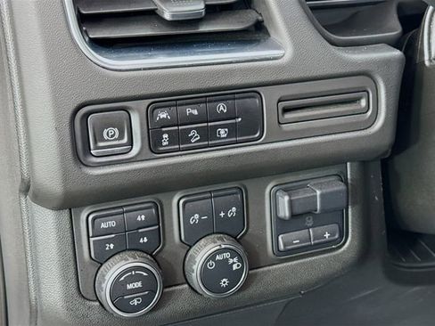 Used 2023 Chevrolet Suburban Z71 w/ Z71 Off-Road Package image 12