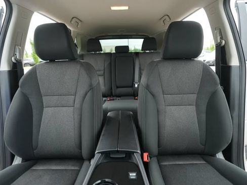 Used 2025 Nissan Rogue SV FWD image 39