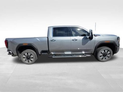Used 2024 GMC Sierra 3500 Denali w/ Denali Reserve Package AWD/4WD image 3