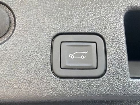Used 2025 Chevrolet Equinox LT w/ Convenience Package II FWD image 19