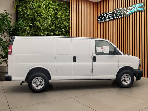 Used 2021 Chevrolet Express 2500 RWD image 7