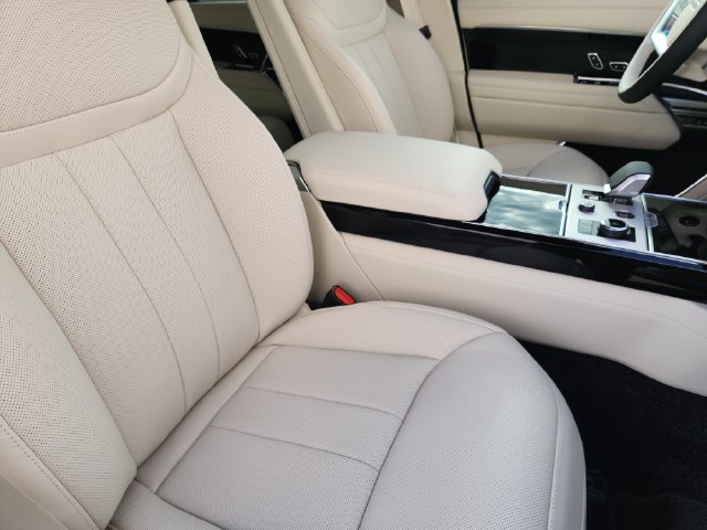 New 2027 Land Rover Range Rover Long Wheelbase SE AWD/4WD image 13