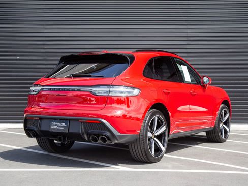 Certified 2026 Porsche Macan AWD/4WD image 9