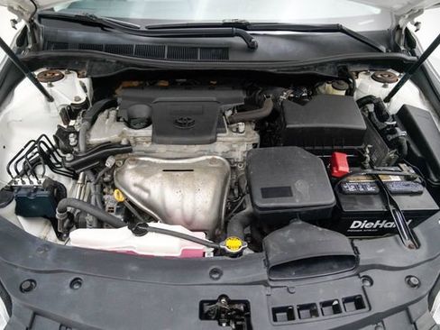 Used 2015 Toyota Camry LE image 1