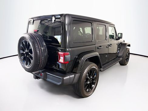 Used 2023 Jeep Wrangler Unlimited Sahara w/ Cold Weather Group AWD/4WD image 9