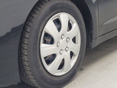 Used 2020 Hyundai Elantra SE image 31