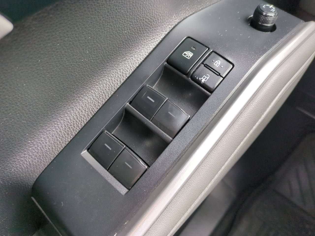 Used 2022 Toyota Highlander XLE AWD/4WD image 24