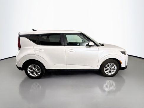 Used 2023 Kia Soul LX w/ LX Technology Package FWD image 11