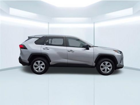 Used 2022 Toyota RAV4 LE FWD image 7