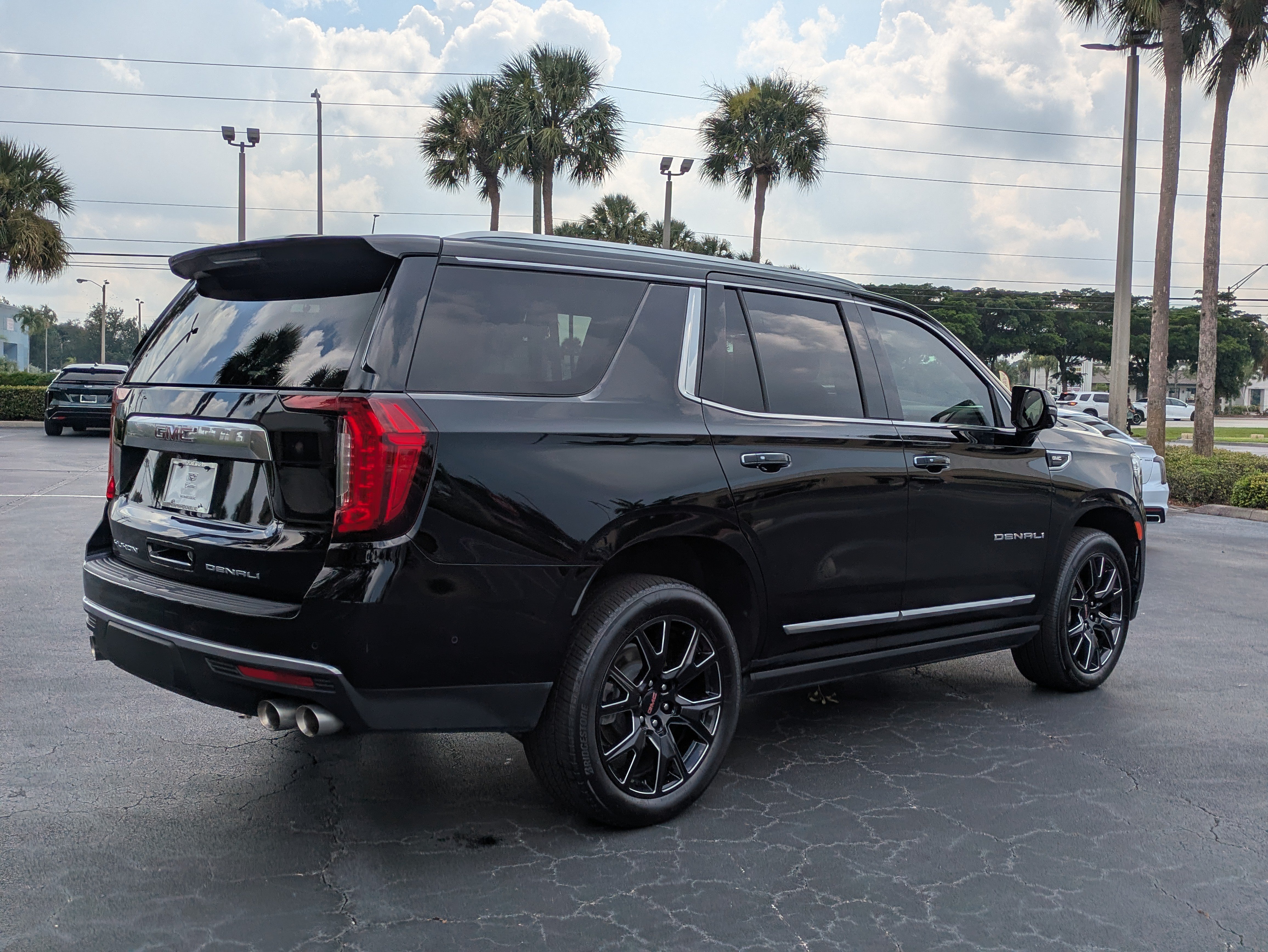 Used 2023 GMC Yukon Denali w/ Denali Reserve Package AWD/4WD image 6