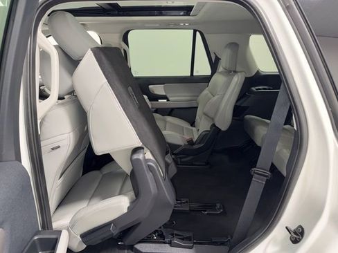 Used 2025 Ford Expedition Active image 37