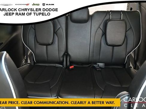Used 2026 Chrysler Pacifica Limited FWD image 28