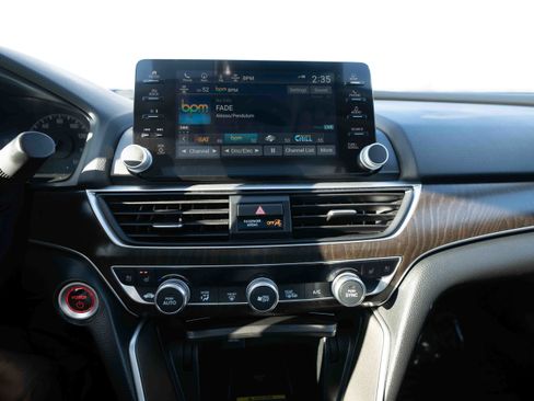 Used 2021 Honda Accord Touring image 17